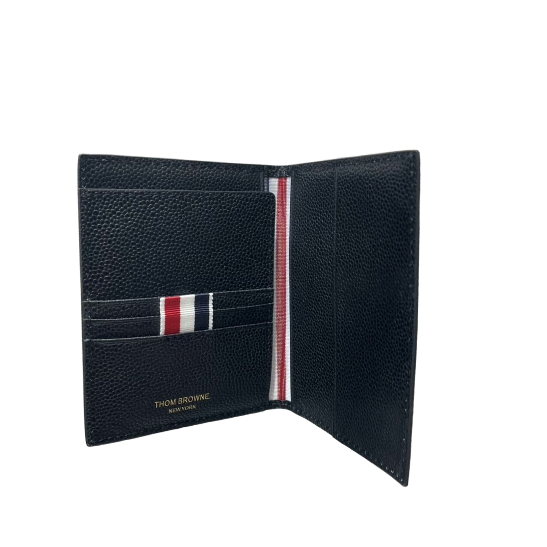 2025 Passport holder THOM TREND